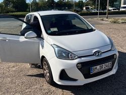 Weiß Gebraucht 2019 Hyundai i10 Trend Kleinwagen | 8.500 € (Fairer Preis)