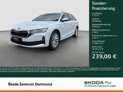 Weiß Gebraucht 2024 Skoda Octavia Selection Kombi | 30.342 € (Fairer Preis)