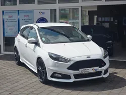 Weiß Gebraucht 2016 Ford Focus ST Limousine | 13.900 € (Guter Preis)