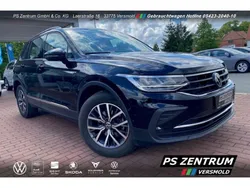 Deep black (metallic) Gebraucht 2022 VW Tiguan Life SUV | 28.930 € (Guter Preis)