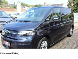 Blau Gebraucht 2024 VW Multivan Life Van / Kleinbus | 51.950 € (Guter Preis)