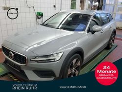 Grau vapour grey / metallic Gebraucht 2023 Volvo V60 CC Plus Kombi | 33.450 € (Guter Preis)