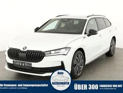 Kristall weiß Neu 2025 Skoda Superb SportLine Kombi | 45.995 € (Superpreis)