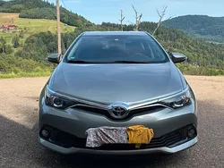 Grau Gebraucht 2015 Toyota Auris Limousine | 9.900 € (Fairer Preis)