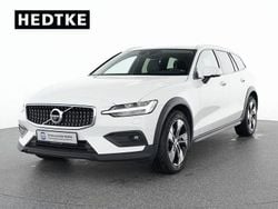Weiß Gebraucht 2022 Volvo V60 CC Pro Kombi | 30.990 € (Guter Preis)