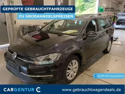 Deep black perleffekt Gebraucht 2020 VW Golf VII Comfortline Kombi | 16.197 € (Superpreis)