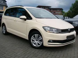 Gelb Gebraucht 2023 VW Touran Van / Kleinbus | 30.999 € (Guter Preis)