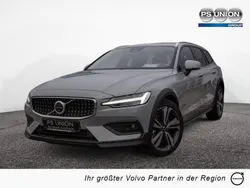 Vapour grey Gebraucht 2024 Volvo V60 CC Ultimate Kombi | 46.690 € (Superpreis)