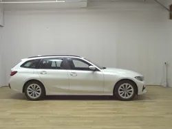 Weiss Gebraucht 2020 BMW 320 Advantage Kombi | 20.380 € (Guter Preis)