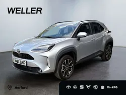 Schimmering silber metallic Neu 2025 Toyota Yaris Cross SUV | 25.490 €