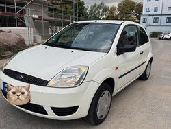 Weiß Gebraucht 2005 Ford Fiesta Kleinwagen | 2.000 € (Fairer Preis)