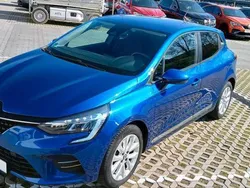 Blau Gebraucht 2021 Renault Clio V Experience Kleinwagen | 13.250 €