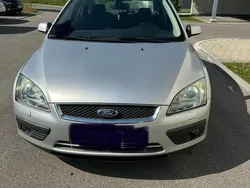 Grau Gebraucht 2006 Ford Focus Limousine | 1.200 € (Superpreis)