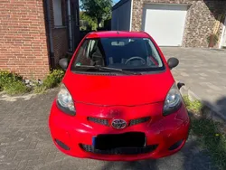 Rot Gebraucht 2009 Toyota Aygo Kleinwagen | 1.299 € (Fairer Preis)