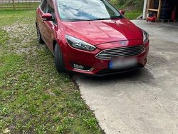 Rot Gebraucht 2015 Ford Focus Titanium Kombi | 6.500 € (Etwas zu teuer)