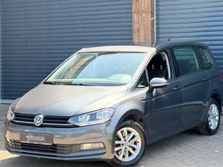 Grau Gebraucht 2017 VW Touran Van / Kleinbus | 11.490 € (Guter Preis)