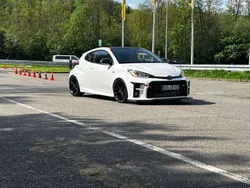 Weiß Gebraucht 2021 Toyota Yaris Limousine | 36.500 € (Etwas zu teuer)