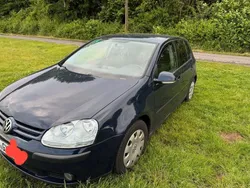 Blau Gebraucht 2006 VW Golf V Kleinwagen | 1.900 € (Fairer Preis)