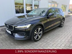 Onyx black metallic Gebraucht 2024 Volvo V60 CC Plus Kombi | 46.890 € (Etwas zu teuer)