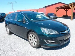 Grün Gebraucht 2014 Opel Astra Exklusiv Kombi | 3.990 € (Guter Preis)