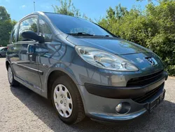 Grau Gebraucht 2007 Peugeot 1007 Premium Kleinwagen | 2.999 € (Fairer Preis)