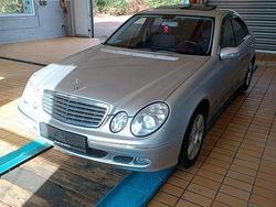 Silber Gebraucht 2005 Mercedes E220 Limousine | 4.680 €