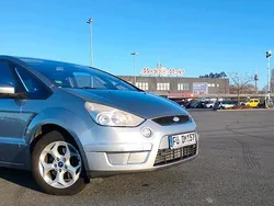 Grau Gebraucht 2009 Ford S-MAX S Van / Kleinbus | 3.500 € (Fairer Preis)