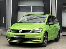 Grün Gebraucht 2020 VW Touran Highline Van / Kleinbus | 23.900 € (Fairer Preis)