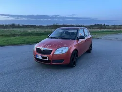 Orange Gebraucht 2009 Skoda Fabia Kleinwagen | 2.250 €