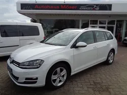 Weiß Gebraucht 2017 VW Golf VII Comfortline Kombi | 14.880 € (Teuer)