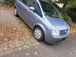 Grau Gebraucht 2004 Opel Meriva Van / Kleinbus | 1.700 €