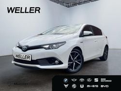 Weiß Gebraucht 2018 Toyota Auris Hybrid Team Limousine | 13.990 € (Guter Preis)