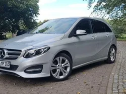 Silber Gebraucht 2016 Mercedes B220 Van / Kleinbus | 19.000 €