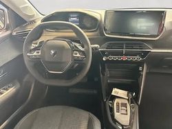 Weiß Gebraucht 2025 Peugeot 208 Style Kleinwagen | 22.490 €