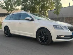 Weiß Gebraucht 2020 Skoda Octavia Kombi | 14.000 € (Guter Preis)