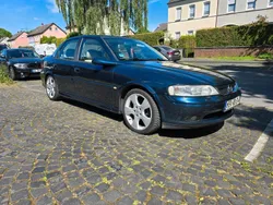 Blau Gebraucht 2000 Opel Vectra Limousine | 1.750 €
