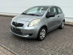 Grau Gebraucht 2006 Toyota Yaris Kleinwagen | 2.469 € (Fairer Preis)