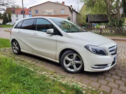 Weiß Gebraucht 2013 Mercedes B180 Van / Kleinbus | 9.999 € (Etwas zu teuer)
