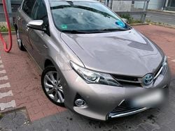 Braun Gebraucht 2013 Toyota Auris Hybrid Limousine | 10.700 € (Fairer Preis)