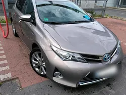 Braun Gebraucht 2013 Toyota Auris Hybrid Limousine | 10.700 € (Fairer Preis)