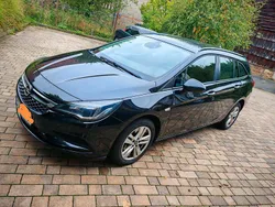 Schwarz Gebraucht 2016 Opel Astra Kombi | 5.700 € (Fairer Preis)