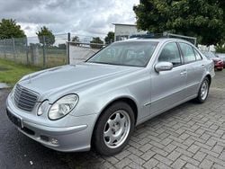 Silber Gebraucht 2004 Mercedes E200 Classic Limousine | 1.800 €