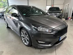 Grau Gebraucht 2018 Ford Focus ST-Line Kombi | 13.490 € (Superpreis)