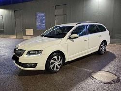 Weiß Gebraucht 2013 Skoda Octavia Elegance Kombi | 6.400 € (Fairer Preis)