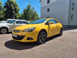 Gelb Gebraucht 2012 Opel Astra GTC Edition Limousine | 5.800 € (Etwas zu teuer)