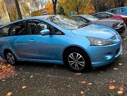 Blau Gebraucht 2004 Mitsubishi Grandis Van / Kleinbus | 1.600 € (Fairer Preis)