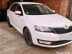 Weiß Gebraucht 2013 Skoda Rapid Ambition Limousine | 5.500 € (Fairer Preis)