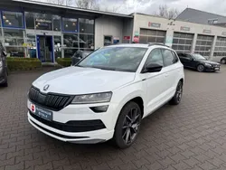 Weiß Gebraucht 2021 Skoda Karoq SportLine SUV | 24.393 € (Guter Preis)