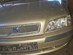 Gold Gebraucht 2001 Volvo V40 Kombi | 850 € (Fairer Preis)