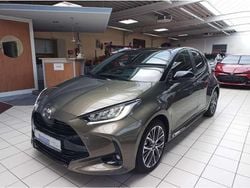Manganbronze metallic Gebraucht 2024 Toyota Yaris Hybrid Plus Kleinwagen | 26.990 € (Fairer Preis)